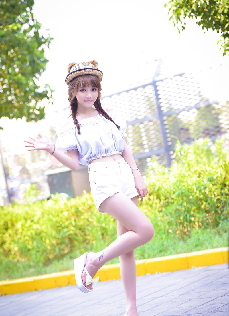 我想，一个人的过去，就像圣经上雅各的天梯一样，踏一步决不能上升到天国去。而人的过程，也是要一格一格的爬着梯子，才能到了某种高度。在那个高度上，满江风月，青山绿水，尽入眼前。这种境界心情与踏上第一步梯子而不知上面将是什么情形的迷惘惶惑是很不相同的。